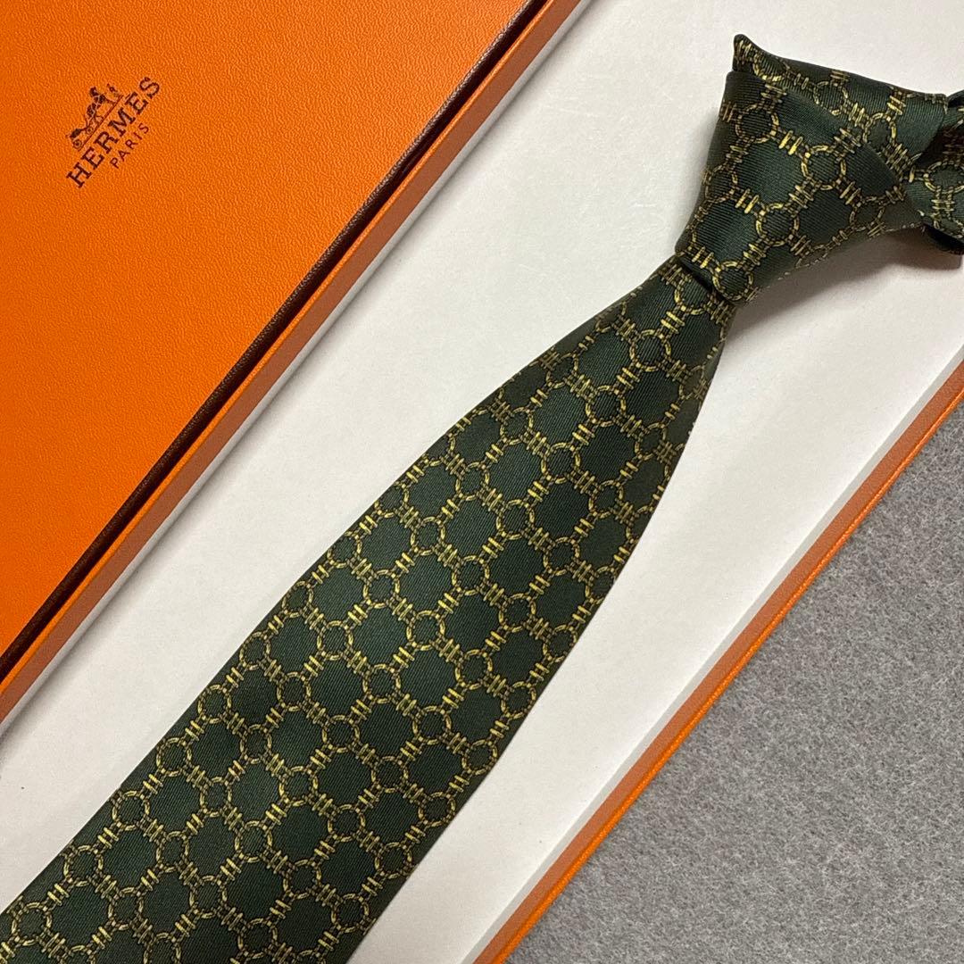 未使用　エルメス　ネクタイ　緑　幾何学模様　シルク