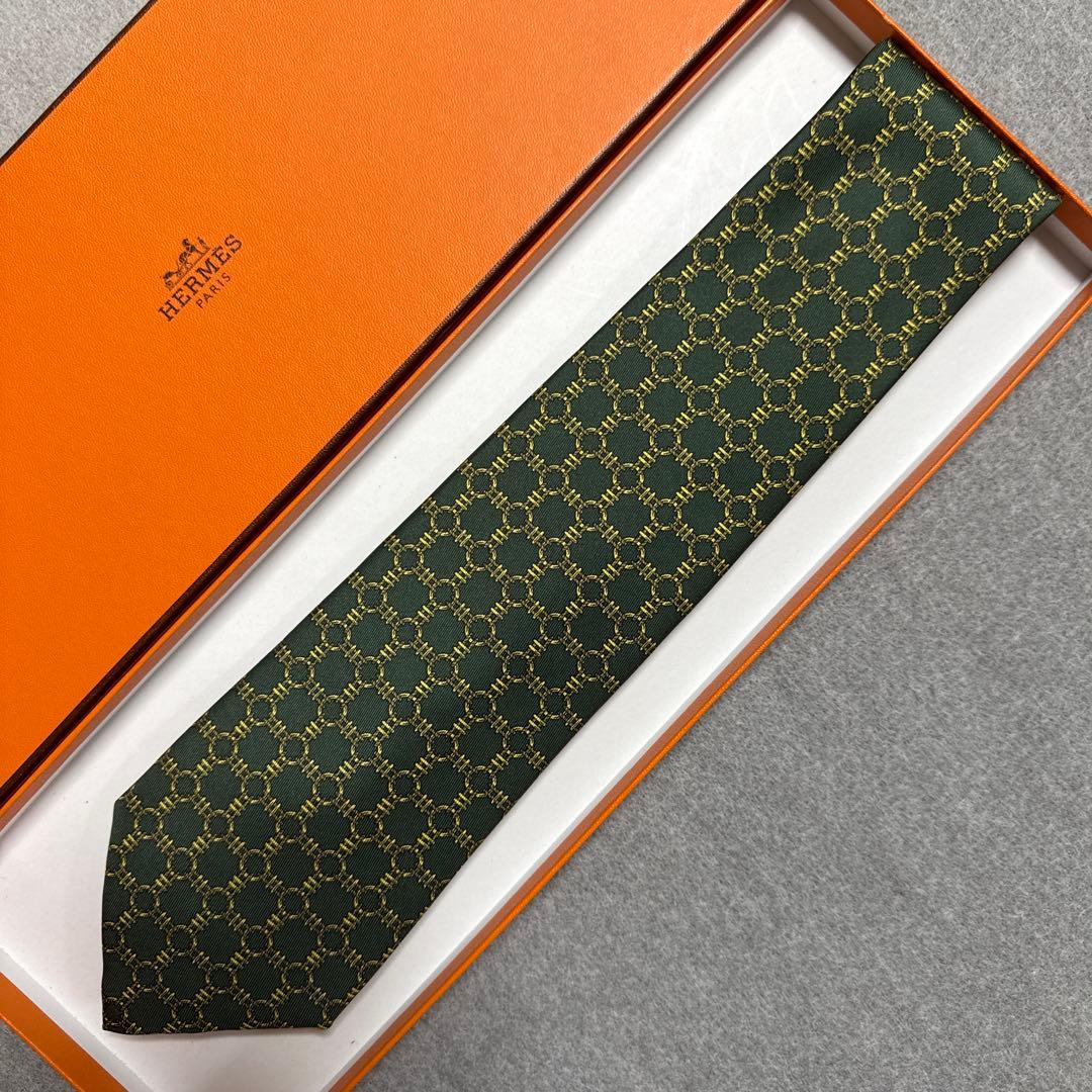 未使用　エルメス　ネクタイ　緑　幾何学模様　シルク