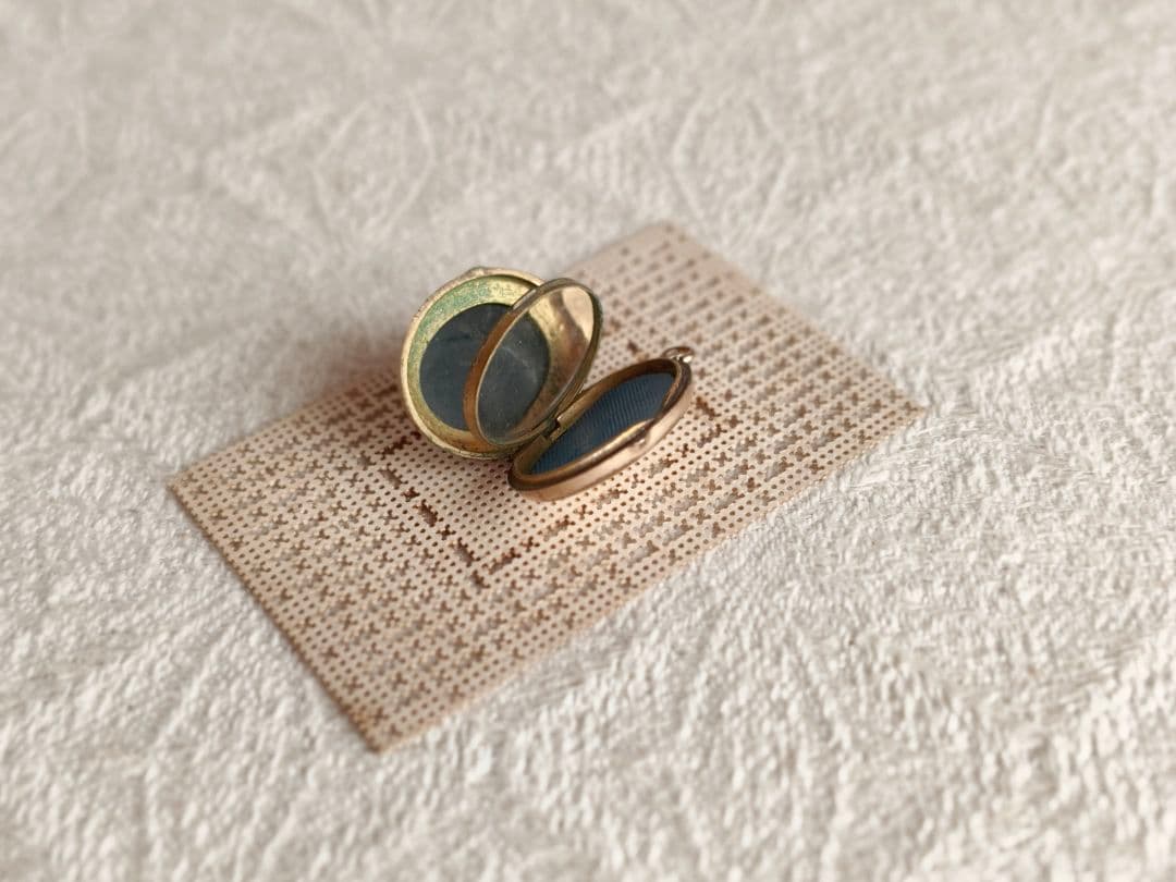 【チョコメルさま】vintage ✙ * クロス ロケット ペンダントトップ