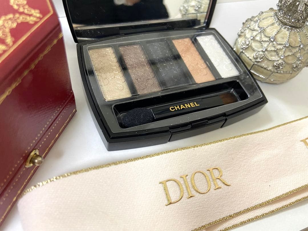 【使用一回】クリスマス限定CHANEL ルミエールグラッフィック　アイシャドウ