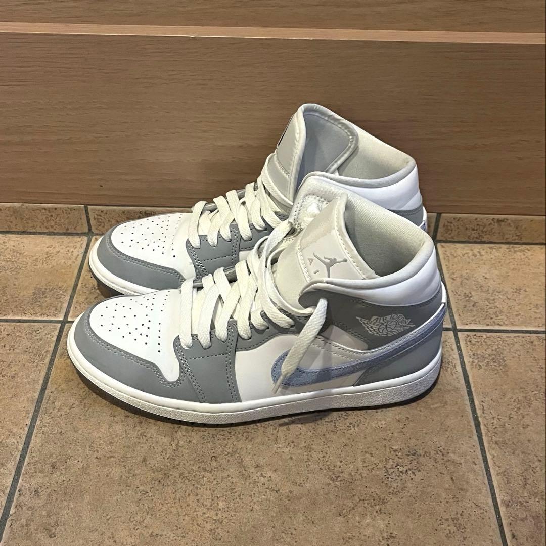 靴 Nike Women's Air Jordan 1 Mid Wolf Grey