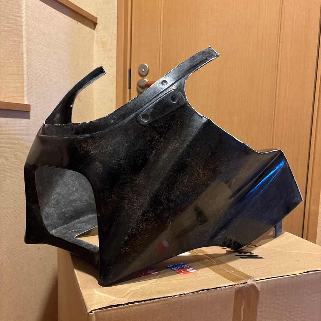 バイク用 GPZ900Rアッパーカウル黒 FRP 未使用