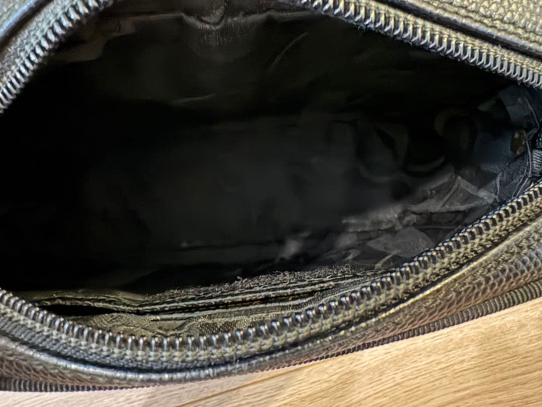 フェラガモ　ショルダーバッグ　黒　ブラック