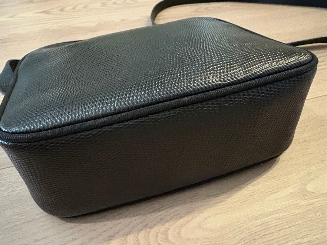 フェラガモ　ショルダーバッグ　黒　ブラック