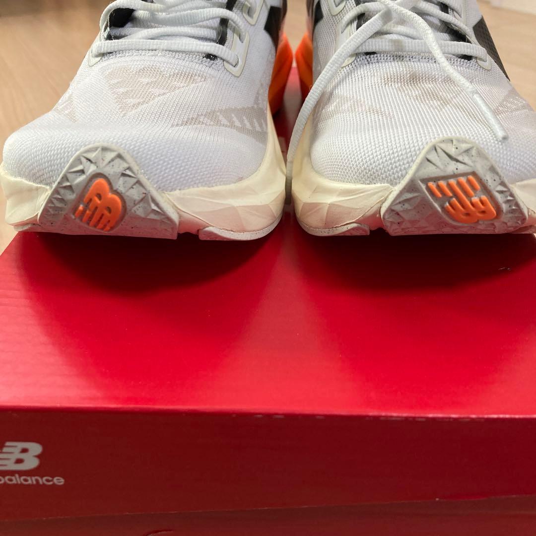 NB FuelCell Pvlse v1／ランニングシューズ24.0cm