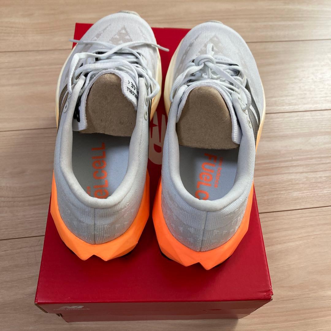 NB FuelCell Pvlse v1／ランニングシューズ24.0cm