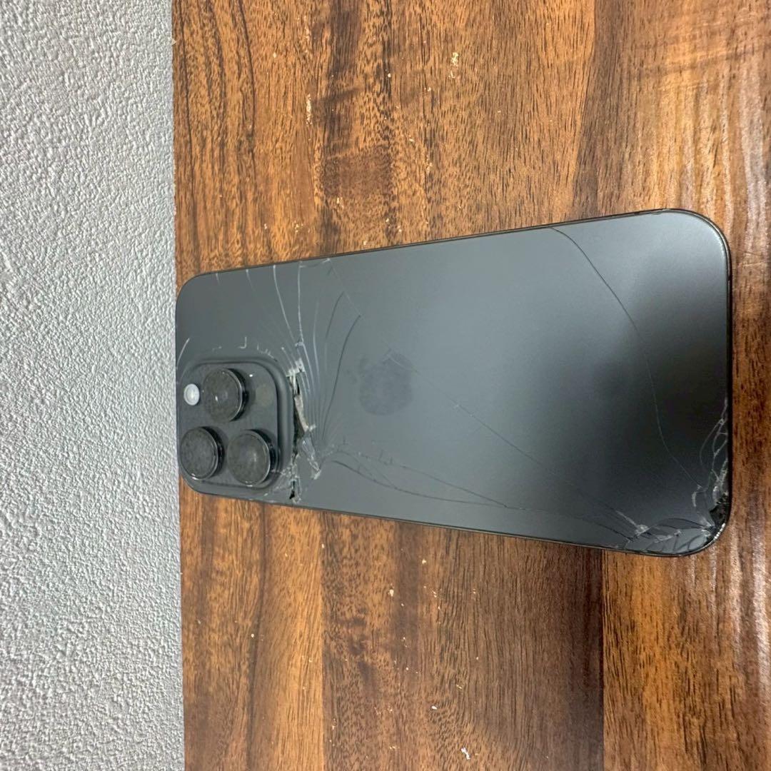 iPhone 15 Pro 256GB MTUC3J/A SIMフリー 背面割れ