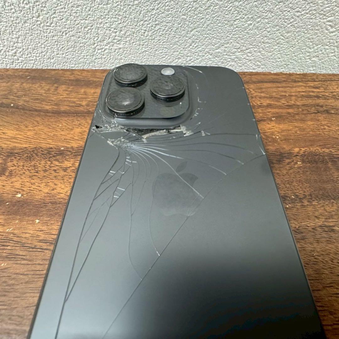 iPhone 15 Pro 256GB MTUC3J/A SIMフリー 背面割れ
