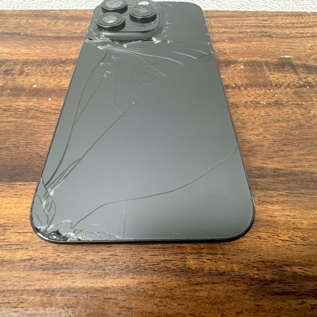 iPhone 15 Pro 256GB MTUC3J/A SIMフリー 背面割れ