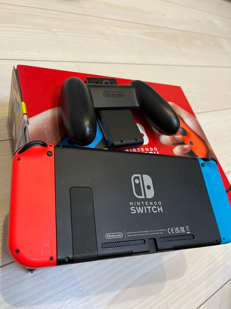 去年購入数回使用美品！Nintendo Switch箱付き本体