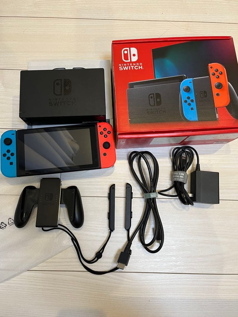 去年購入数回使用美品！Nintendo Switch箱付き本体