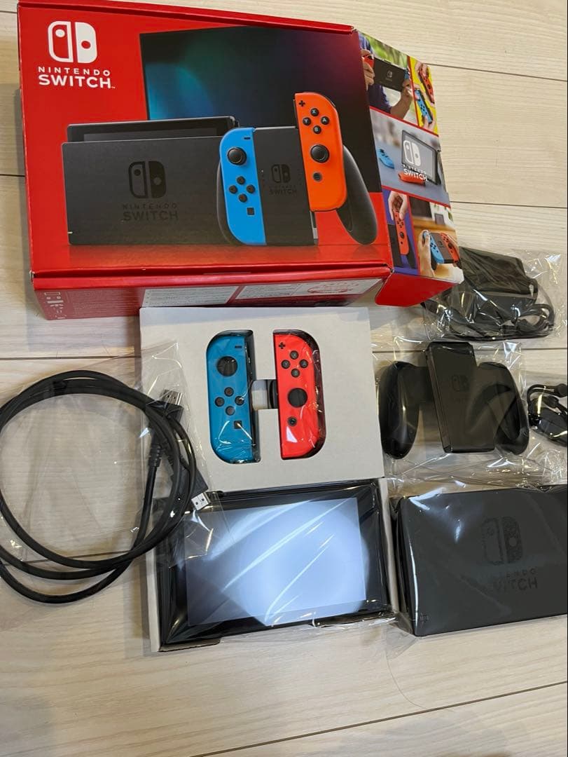 去年購入数回使用美品！Nintendo Switch箱付き本体