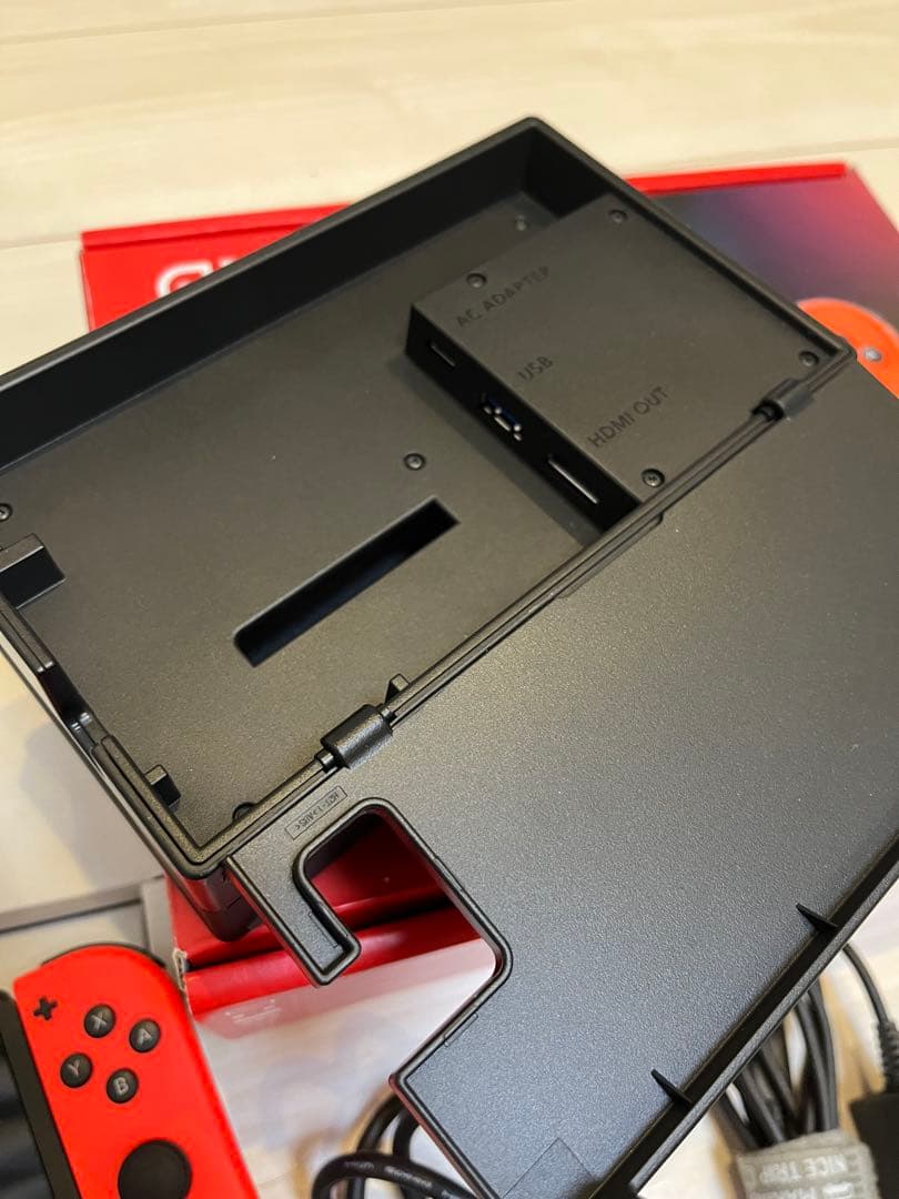 去年購入数回使用美品！Nintendo Switch箱付き本体