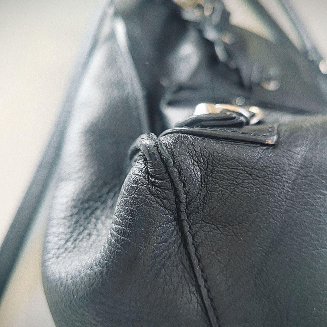 BALENCIAGA ブラック ダブルポケット レザー ショルダーバッグ