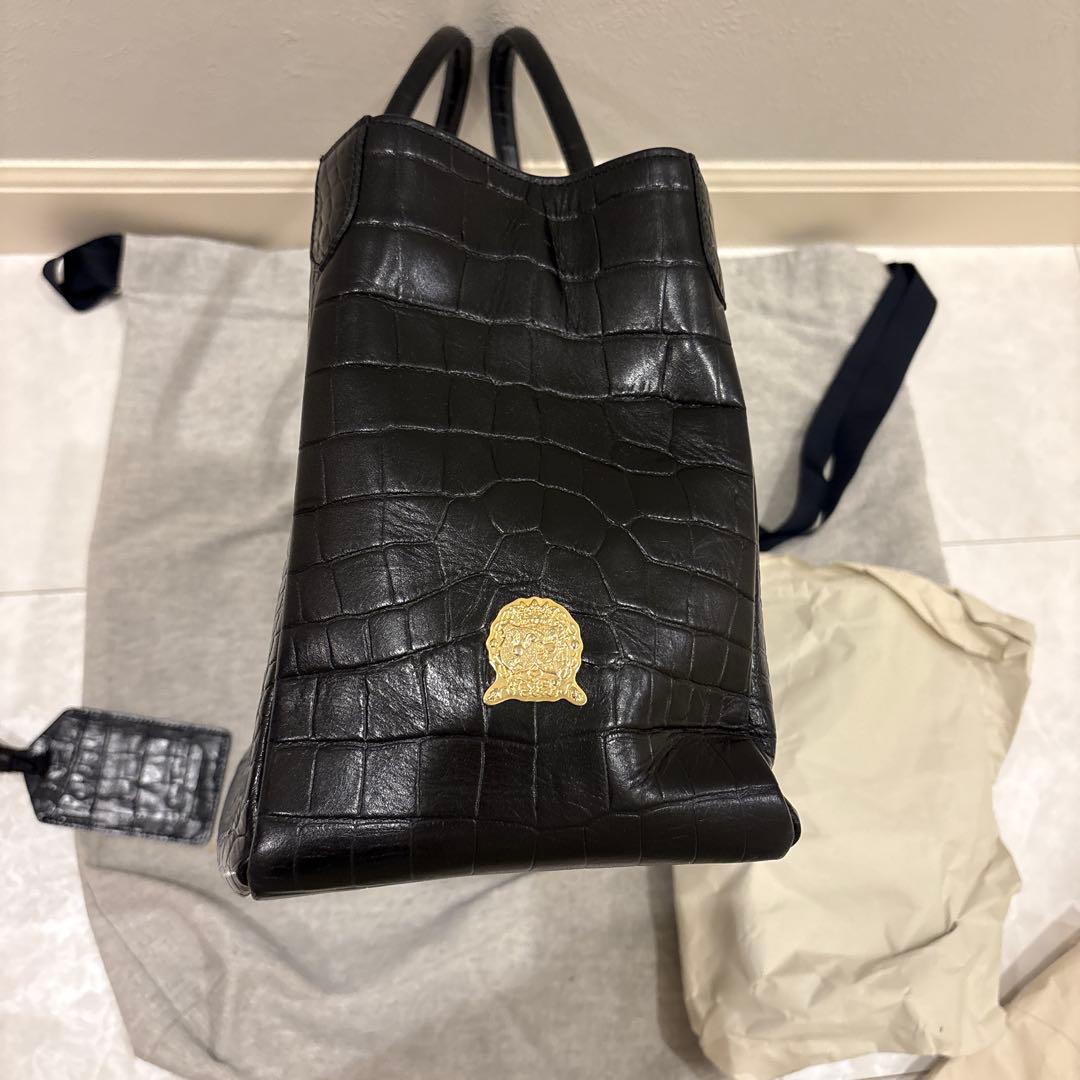 ADMJ クロコ型押しトート　ブラックレザー　本革　ロゴプレート　保存袋おまけ