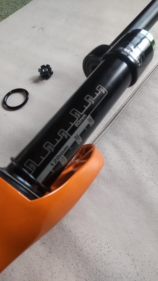 自転車のサスペンション