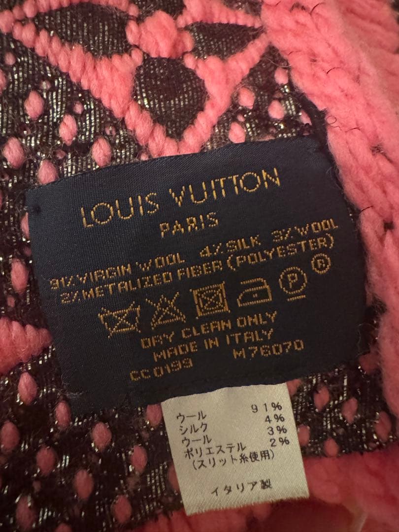 ピンク ロゴ入り ニットマフラー フリンジ付き