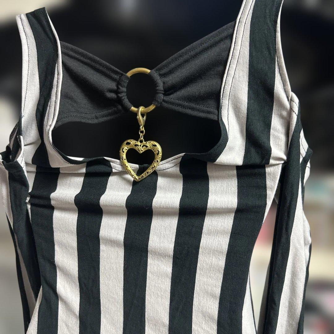 d.i.a ストライプ トップス ハート装飾付き