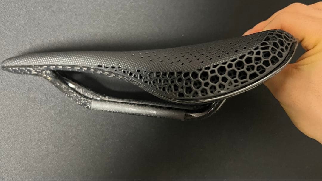 RYET フルカーボンサドル 新品 未使用 軽量 未使用