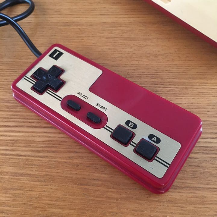 Nintendo ゲーム機本体 ファミリーコンピューター 四角ボタン