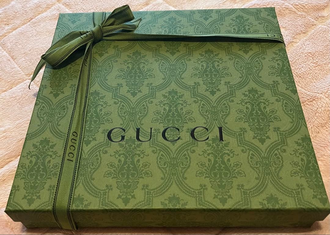 新品タグ付　GUCCI 箱付　ラメ　カシミヤ　ニット帽　M