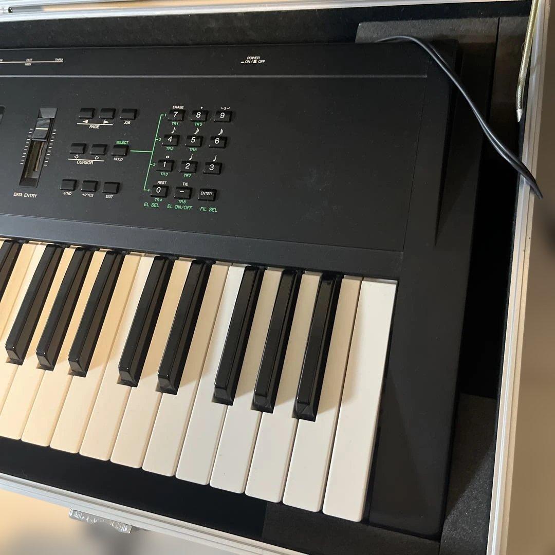 美品 YAMAHA ヤマハ シンセサイザー SY55 ケース データカード付
