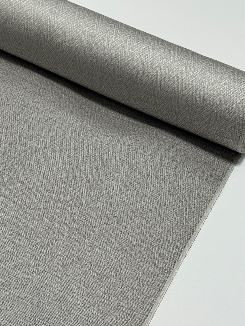 新品未使用　お召 西陣織 正絹 反物　先染め　広幅　グレー　御召機の匠　幾何学柄