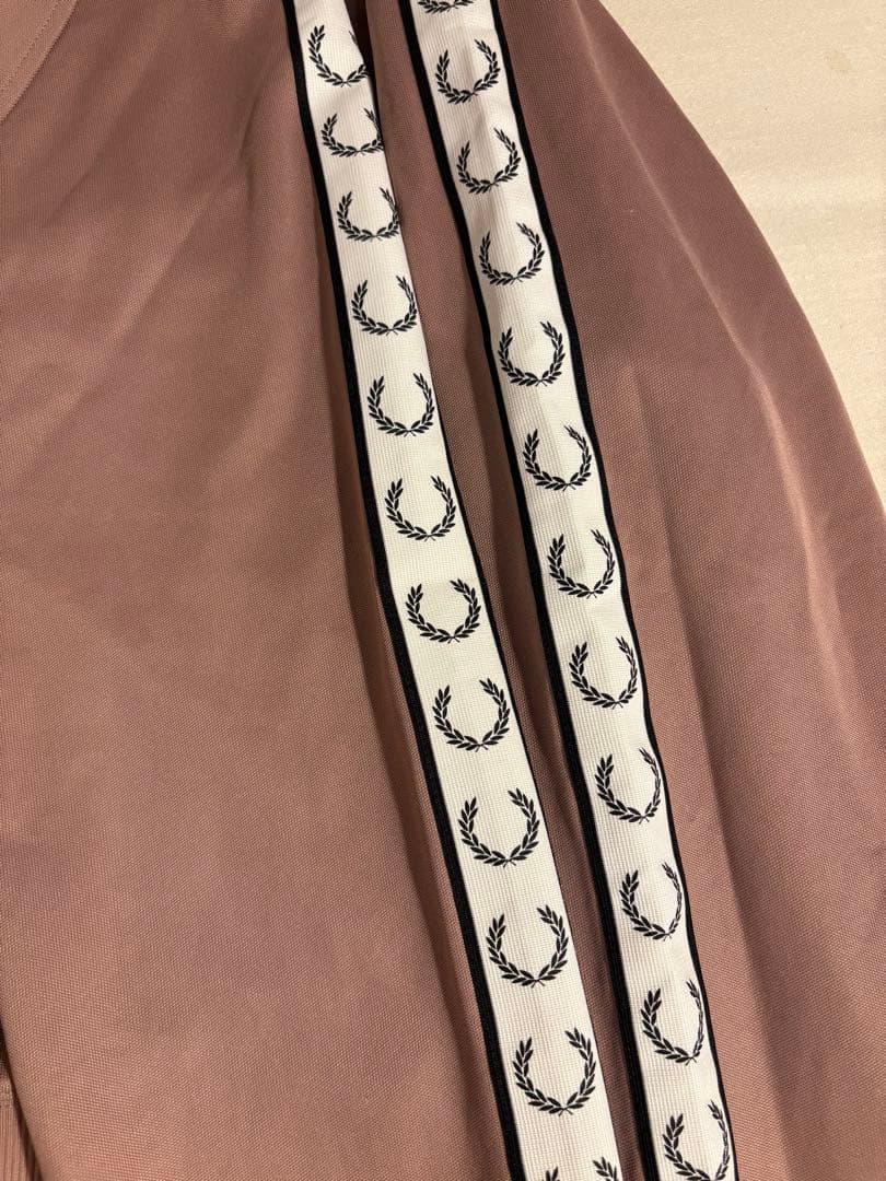 FRED PERRY トラックジャケット　スモークピンク