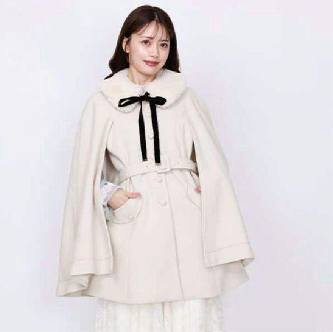 axes femme ファー襟付ケープコート ホワイト 白