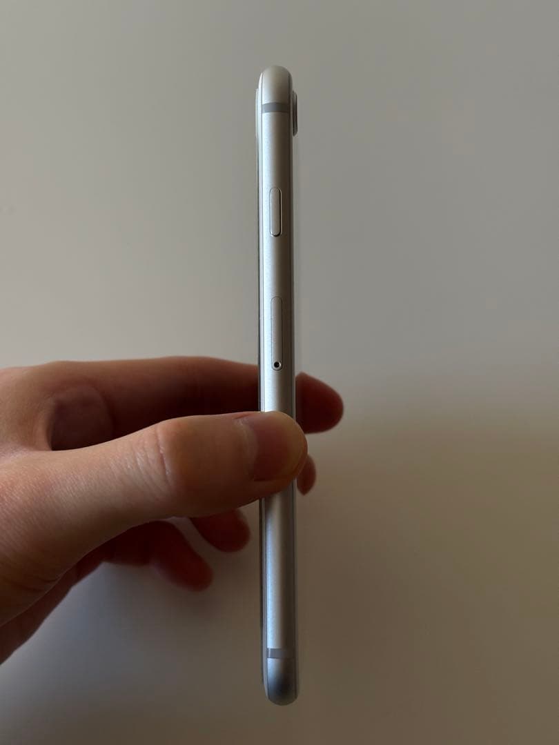 iPhone 8 Silver 64 GB SIMフリー