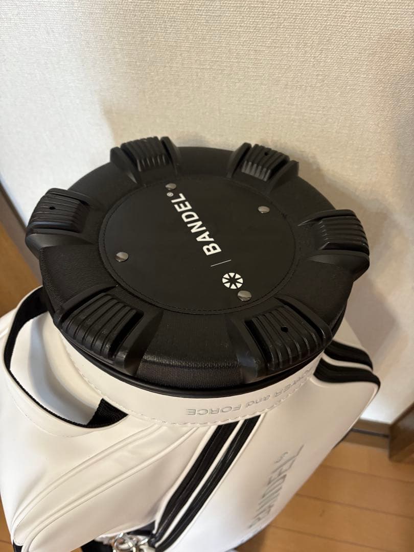 極美品　3点式　Bandel ゴルフバッグ・キャディバッグ　バンデル