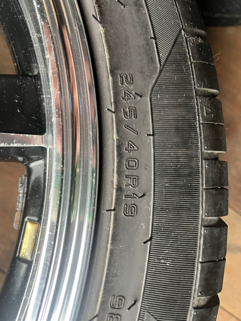 レオニスタイヤホイールセット　245/40R19 PCD 114 19X8J