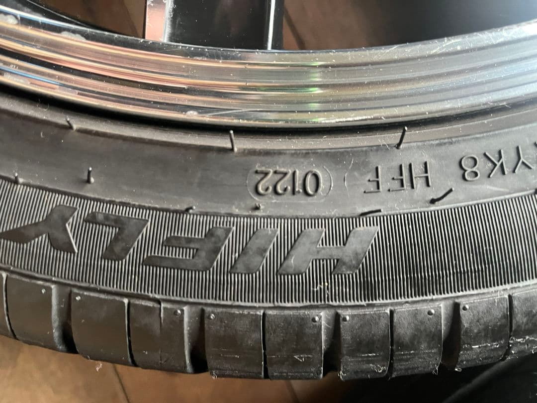 レオニスタイヤホイールセット　245/40R19 PCD 114 19X8J