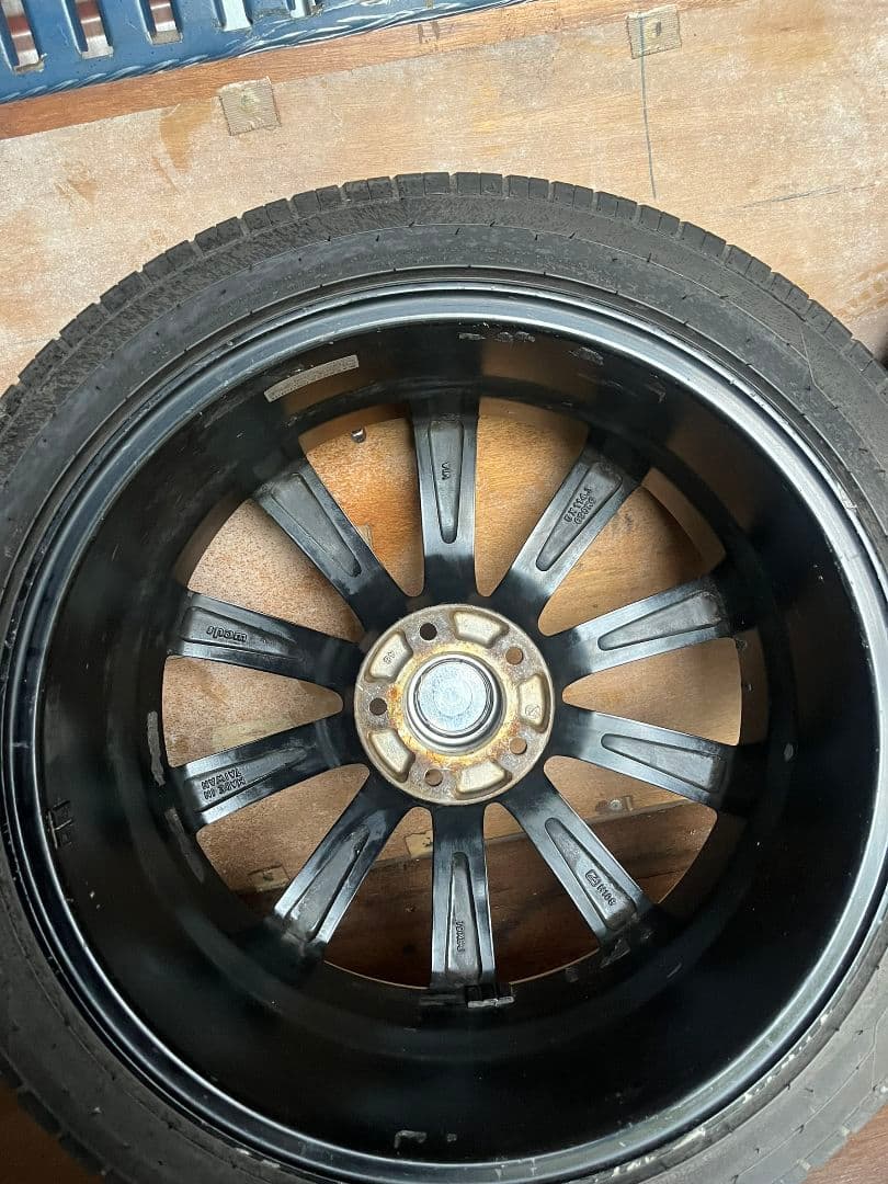 レオニスタイヤホイールセット　245/40R19 PCD 114 19X8J