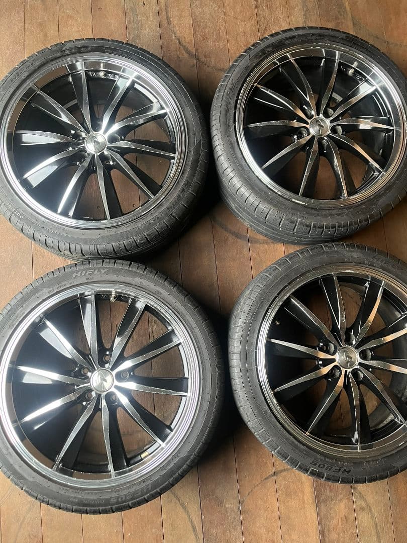 レオニスタイヤホイールセット　245/40R19 PCD 114 19X8J