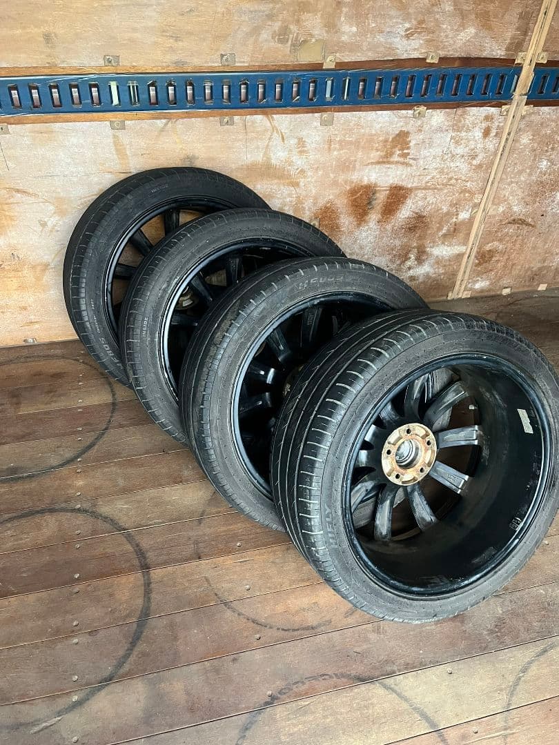 レオニスタイヤホイールセット　245/40R19 PCD 114 19X8J