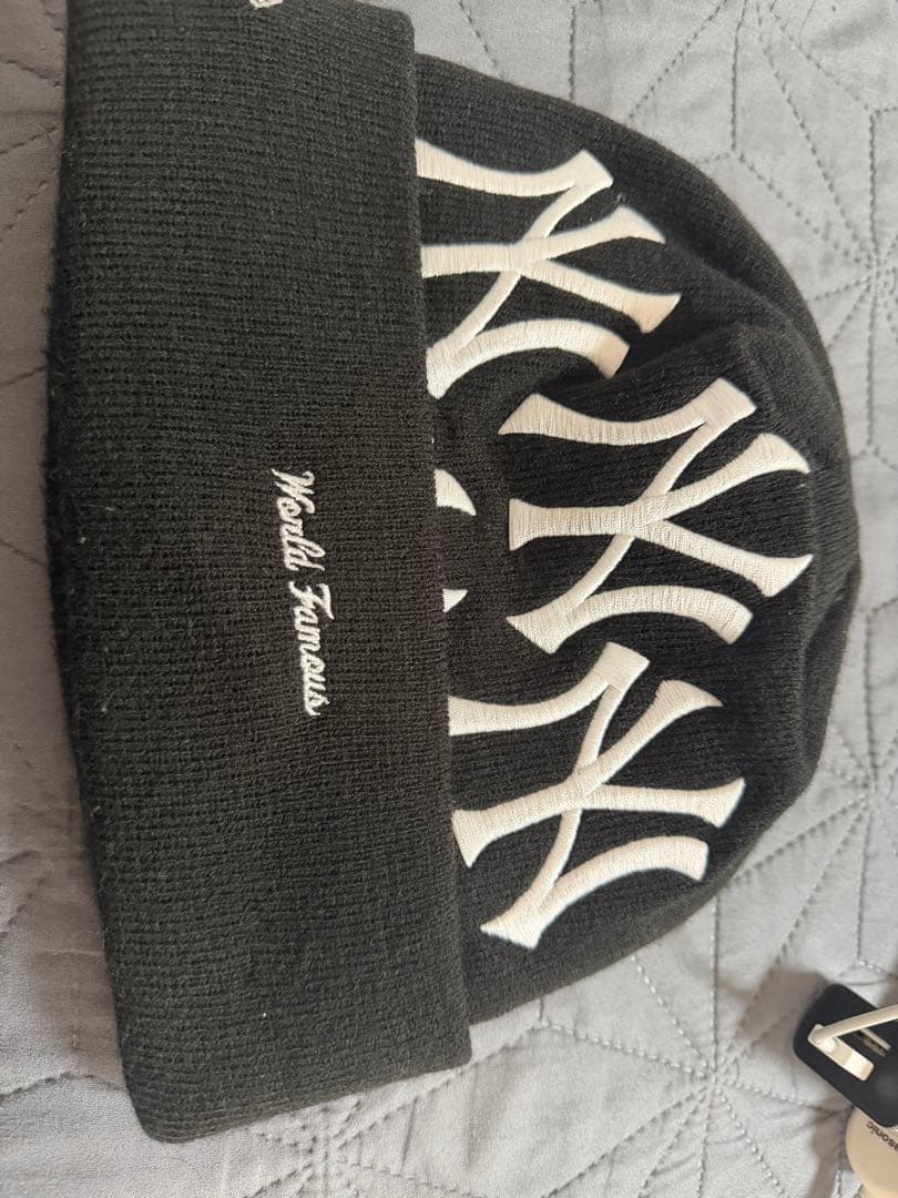 美品✨ シュプリーム ニット帽 ニューヨーク・ヤンキース ニューエラ ロゴ 黒