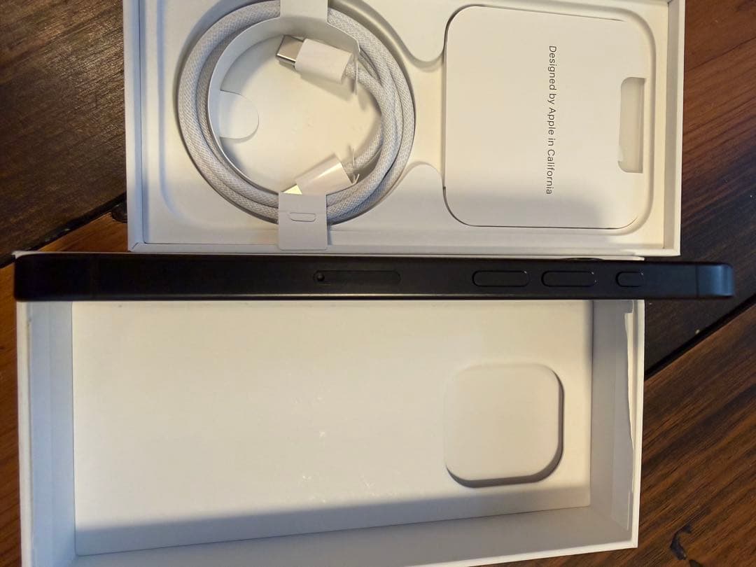 iPhone15pro ブラックチタニウム 256GB