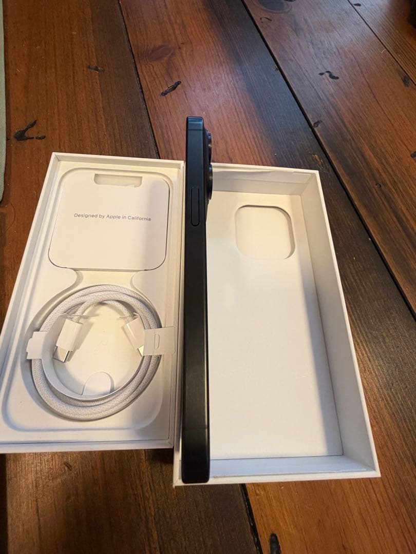 iPhone15pro ブラックチタニウム 256GB