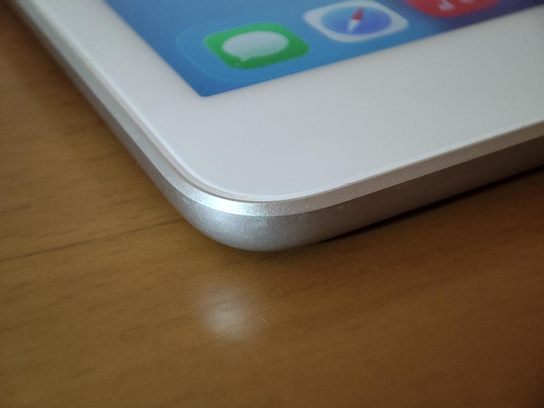 iPad 第8世代 Wi-Fi 128GB シルバー（外箱、純正充電器付）