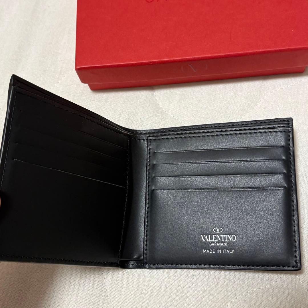 新品　VALENTINO VLTN 折り財布