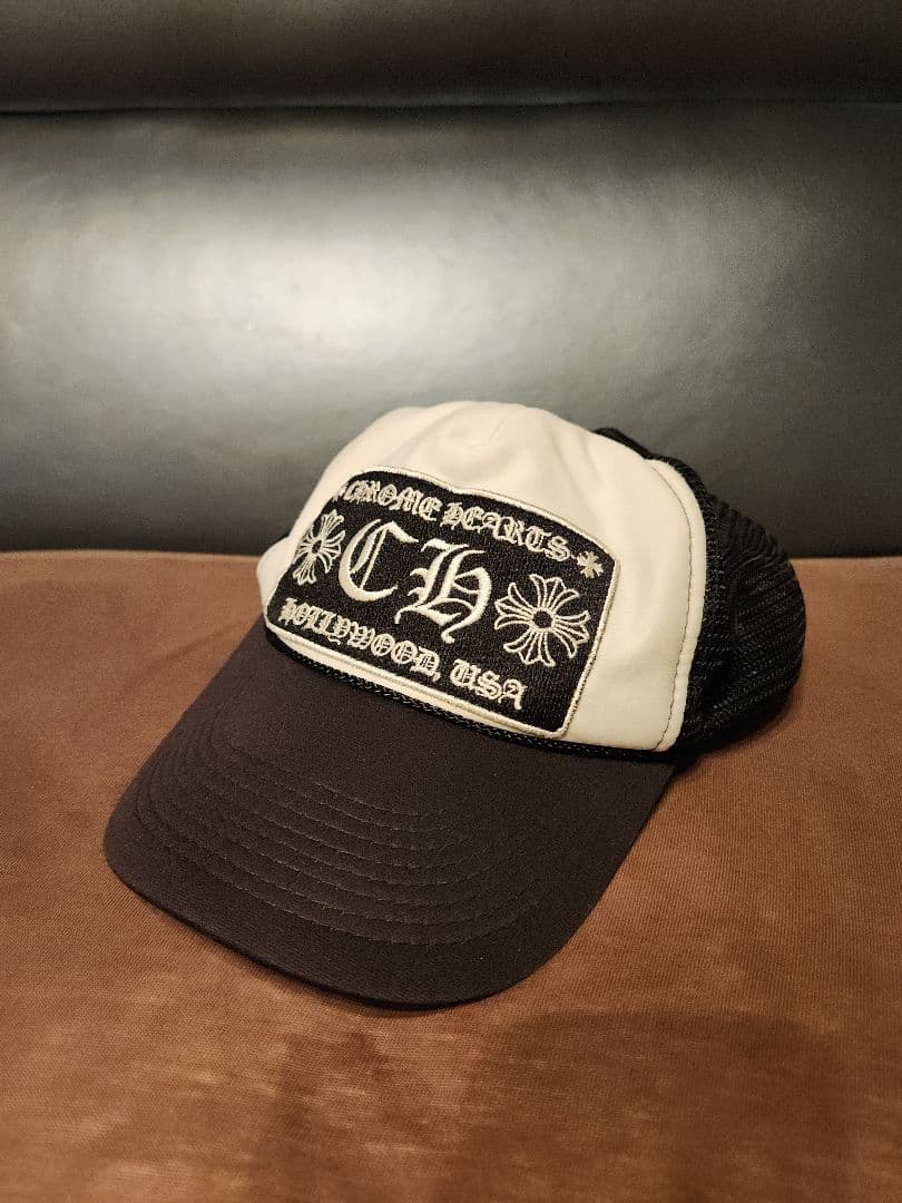 CHROME HEARTS トラッカーキャップ ホワイト/ブラック　破れ有り