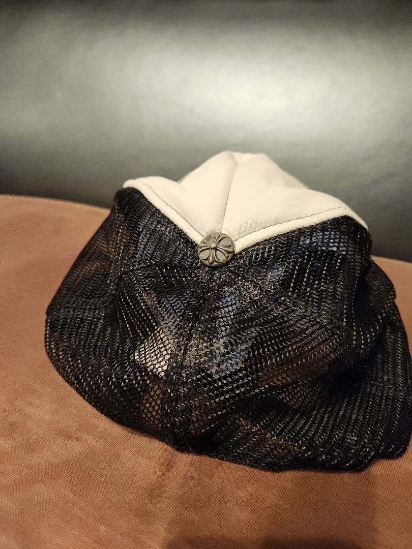 CHROME HEARTS トラッカーキャップ ホワイト/ブラック　破れ有り