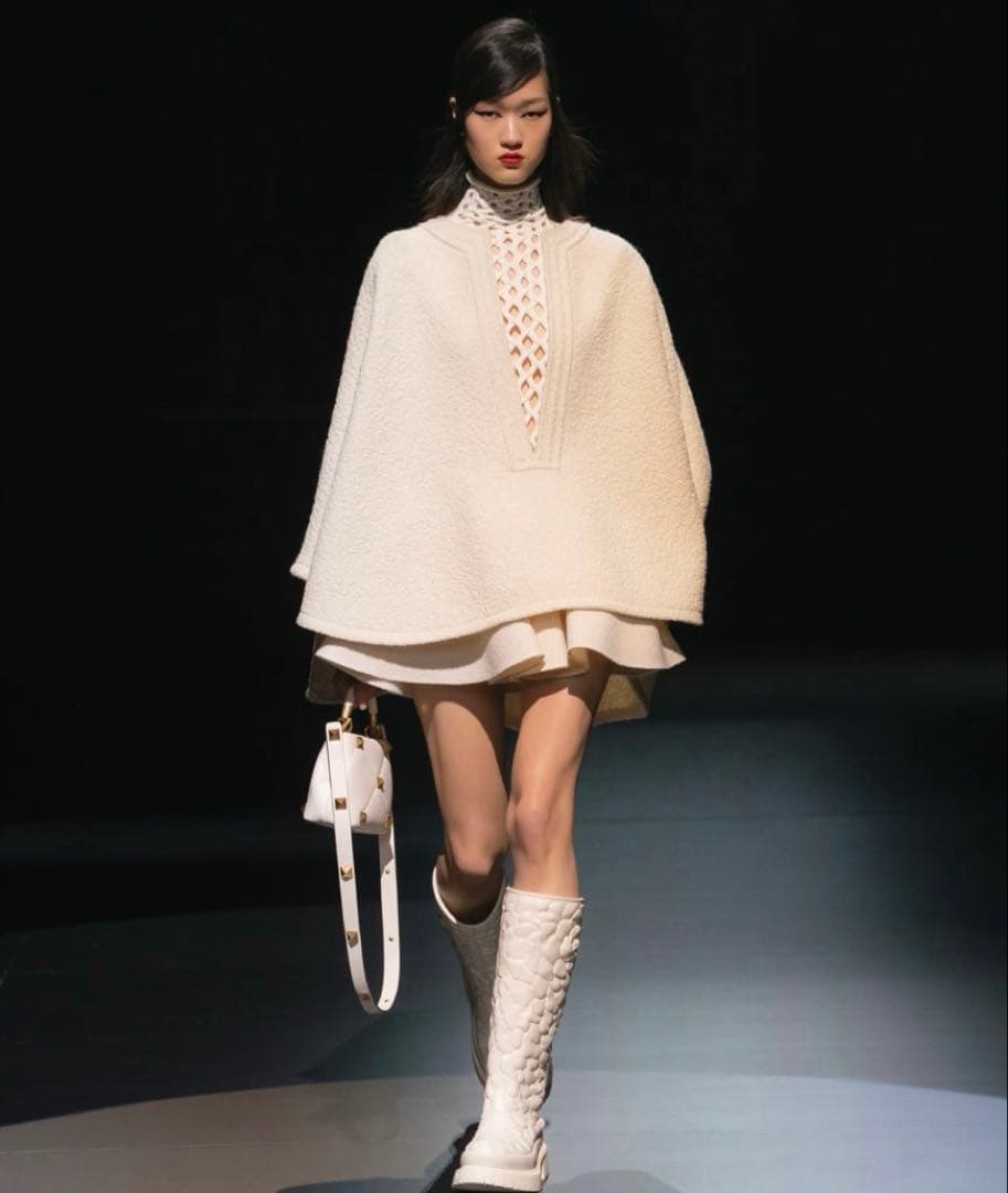 ⭐️クリスマスセール⭐️【美品】VALENTINOケープコート