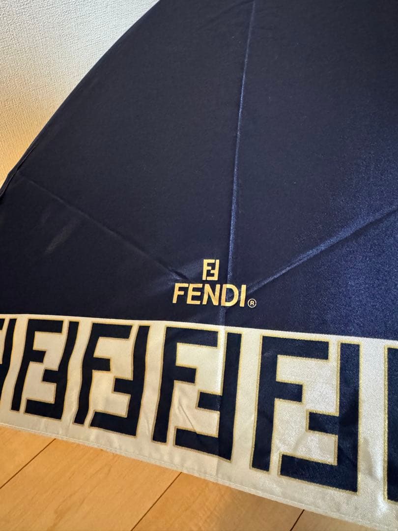 新品未使用 FENDI 折り畳み傘 ズッカ柄 ネイビー 高級 雨具 フェンディ