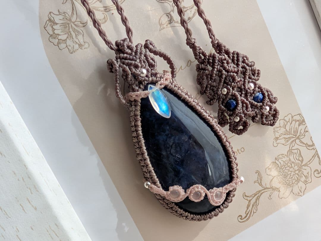 マクラメネックレス ソーダライト レインボームーンストーン