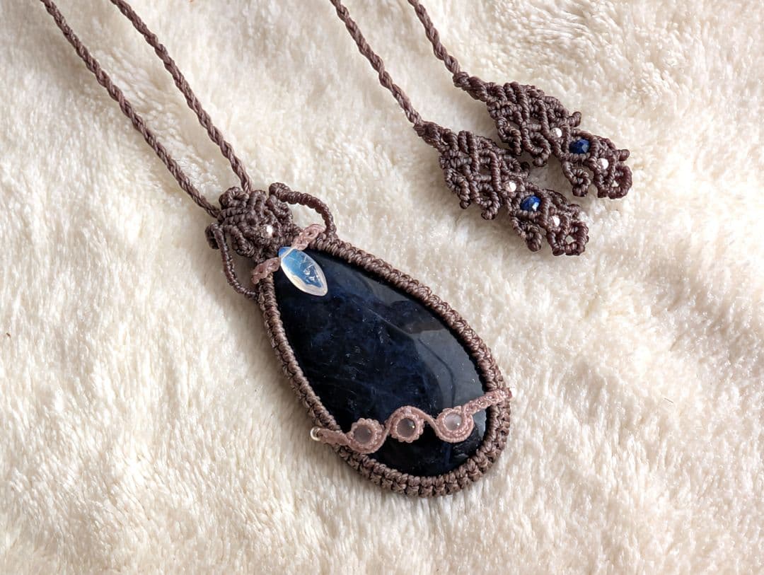 マクラメネックレス ソーダライト レインボームーンストーン