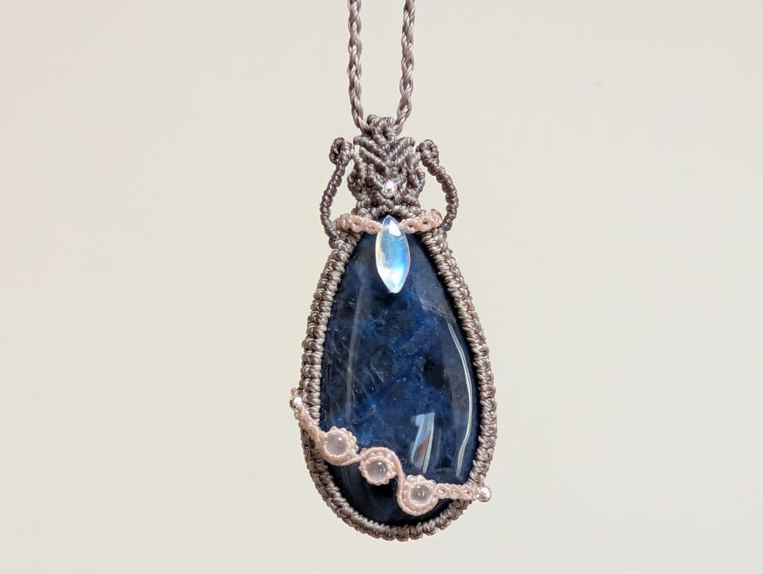 マクラメネックレス ソーダライト レインボームーンストーン