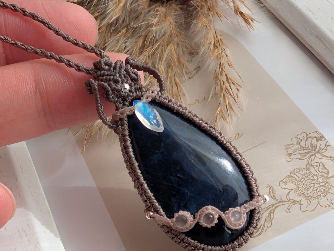 マクラメネックレス ソーダライト レインボームーンストーン