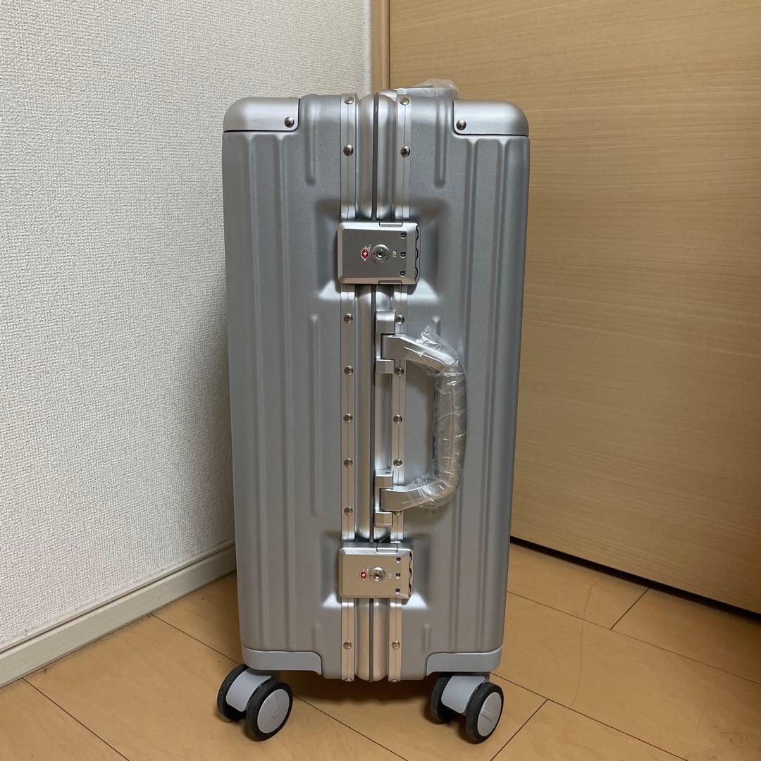 リベティ 多機能スーツケース マットシルバー Sサイズ 新品未使用